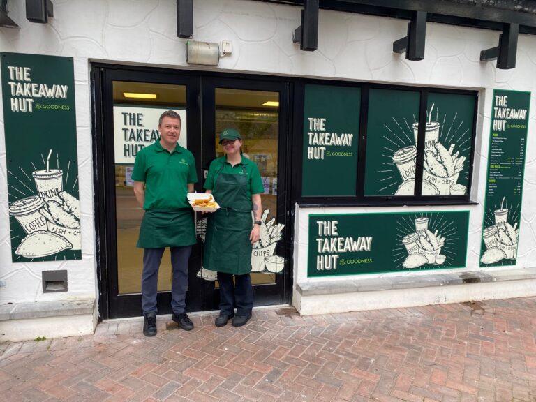 Food fans rejoice as popular takeaway hut returns to busy retail park
