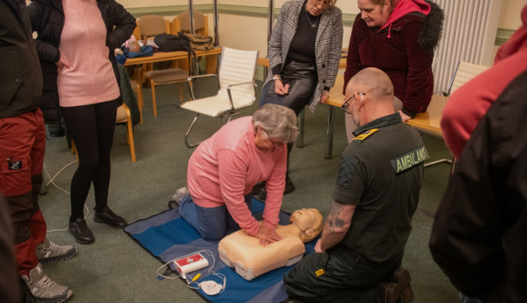 Free Tiverton CPR sessions offer residents life-saving skills and cake